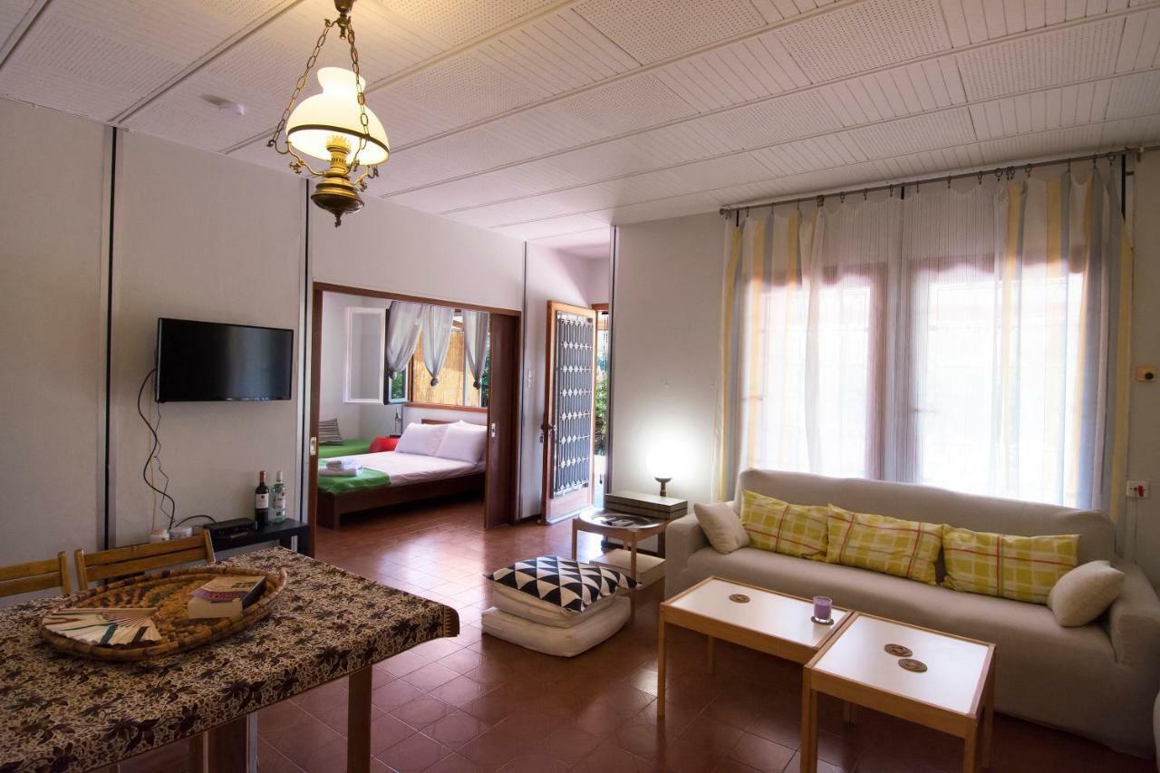 The Boucamviglia Beach House Saronida Esterno foto